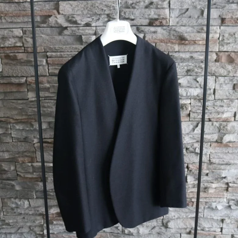 メゾンマルジェラ　ノーカラージャケット　黒 メゾンマルジェラのノーカラージャケット【YouTube解説付き