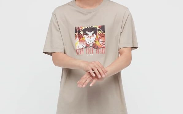 ①：アニメプリントTシャツ